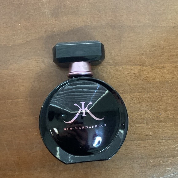Kim Kardashian perfume - Picture 3 of 4